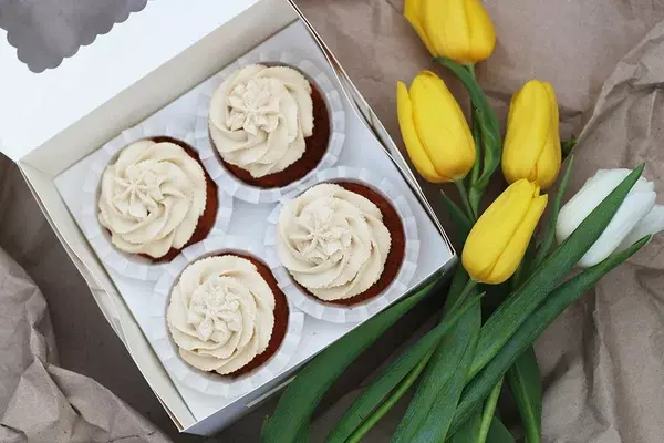 Salted caramel keto-cupcake, sugar- and gluten-free